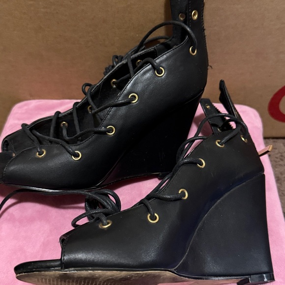 Leila Stone Black Lace-Up Wedges - Picture 4 of 6